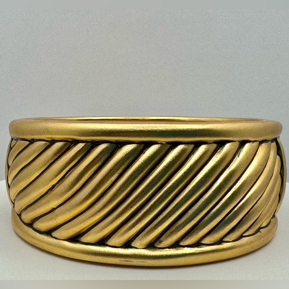 Antiqued Ribbed Hinged Bracelet Gold Tone